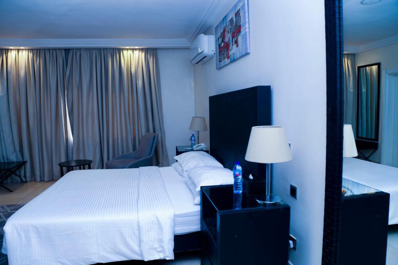 Summerset Continental Hotel Gana Mobushipe Eksteriør billede