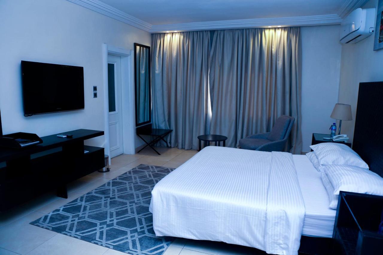Summerset Continental Hotel Gana Mobushipe Eksteriør billede