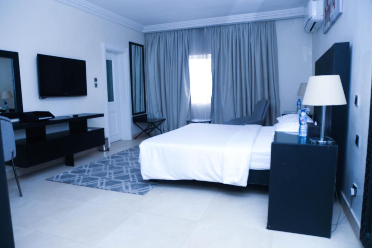 Summerset Continental Hotel Gana Mobushipe Eksteriør billede