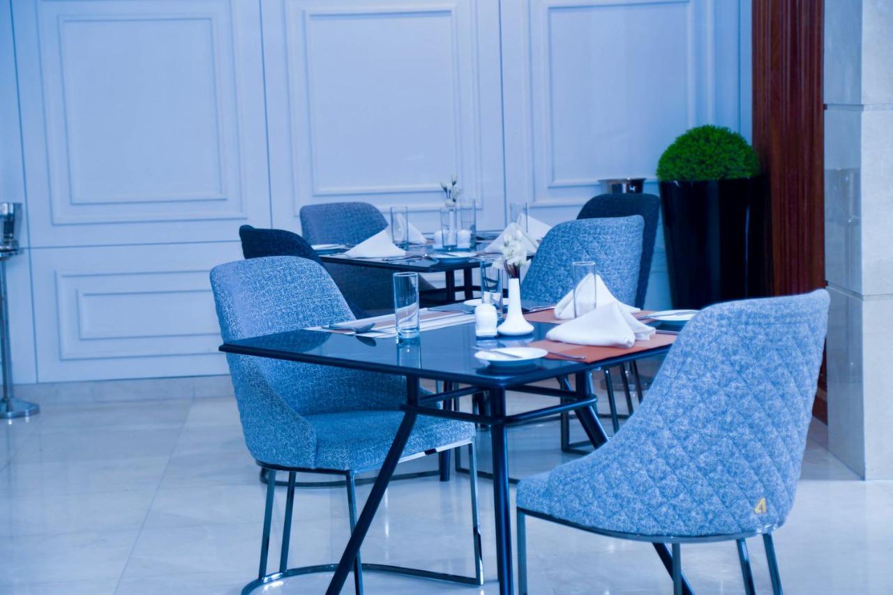 Summerset Continental Hotel Gana Mobushipe Eksteriør billede